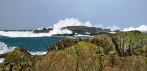 WAVES ON ROCKS 24 FEB